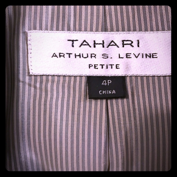 Tahari - Picture 1 of 2